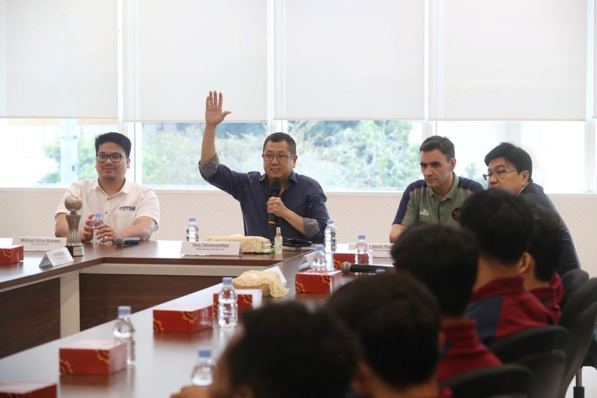 Hary Tanoesoedibjo Sambut Timnas Futsal Indonesia usai Juarai Piala AFF 2024. (Foto: MNC Media)
