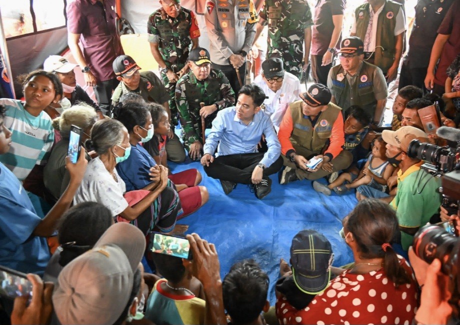 Kunjungi Korban Erupsi Gunung Lewotobi Laki-Laki, Wapres Pastikan Logistik Aman (FOTO:Dok Ist)