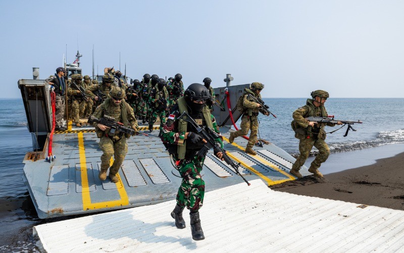Indonesia dan Australia Gelar Latihan Militer Amfibi Bersama di Pantai Banongan. (Foto: Kemhan Australia)