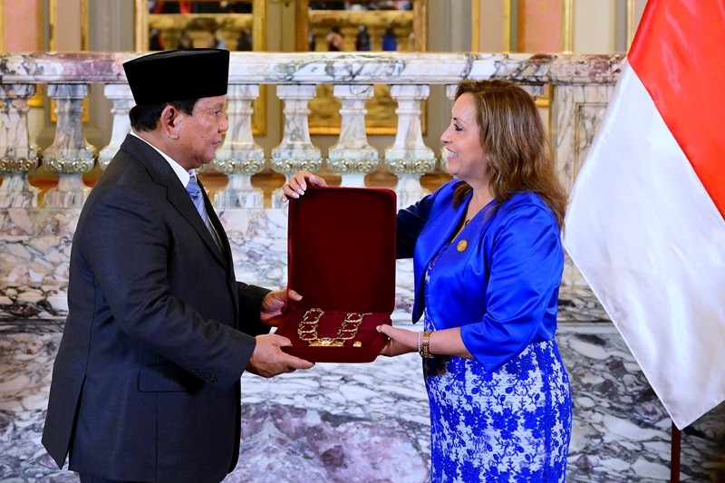 Prabowo Terima Tanda Kehormatan Grand Cross dari Presiden Peru (foto ist)