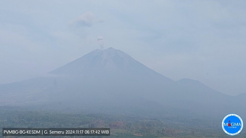 Gunung Semeru 10 Kali Erupsi Beruntun, Warga Diminta Waspada (foto ist)