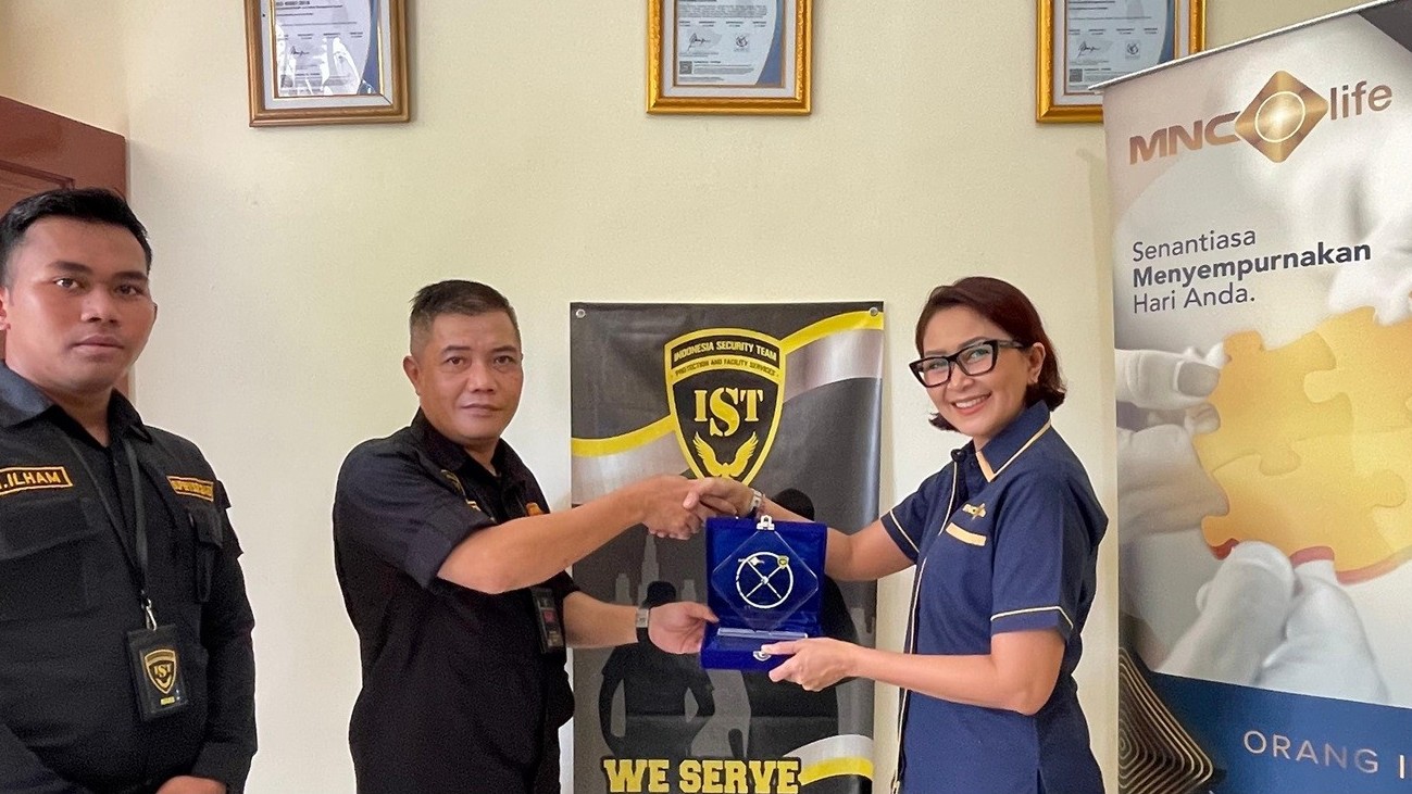 MNC Life Berikan Apresiasi kepada Indonesia Security Team sebagai Nasabah Loyal. (Foto Suparjo/MPI)