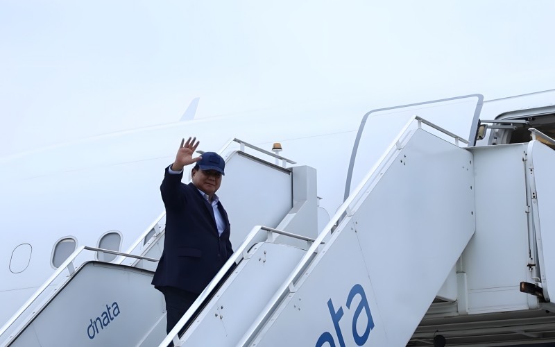Presiden Prabowo Subianto terbang menuju London, Inggris, usai menghadiri KTT G20 di Brasil.