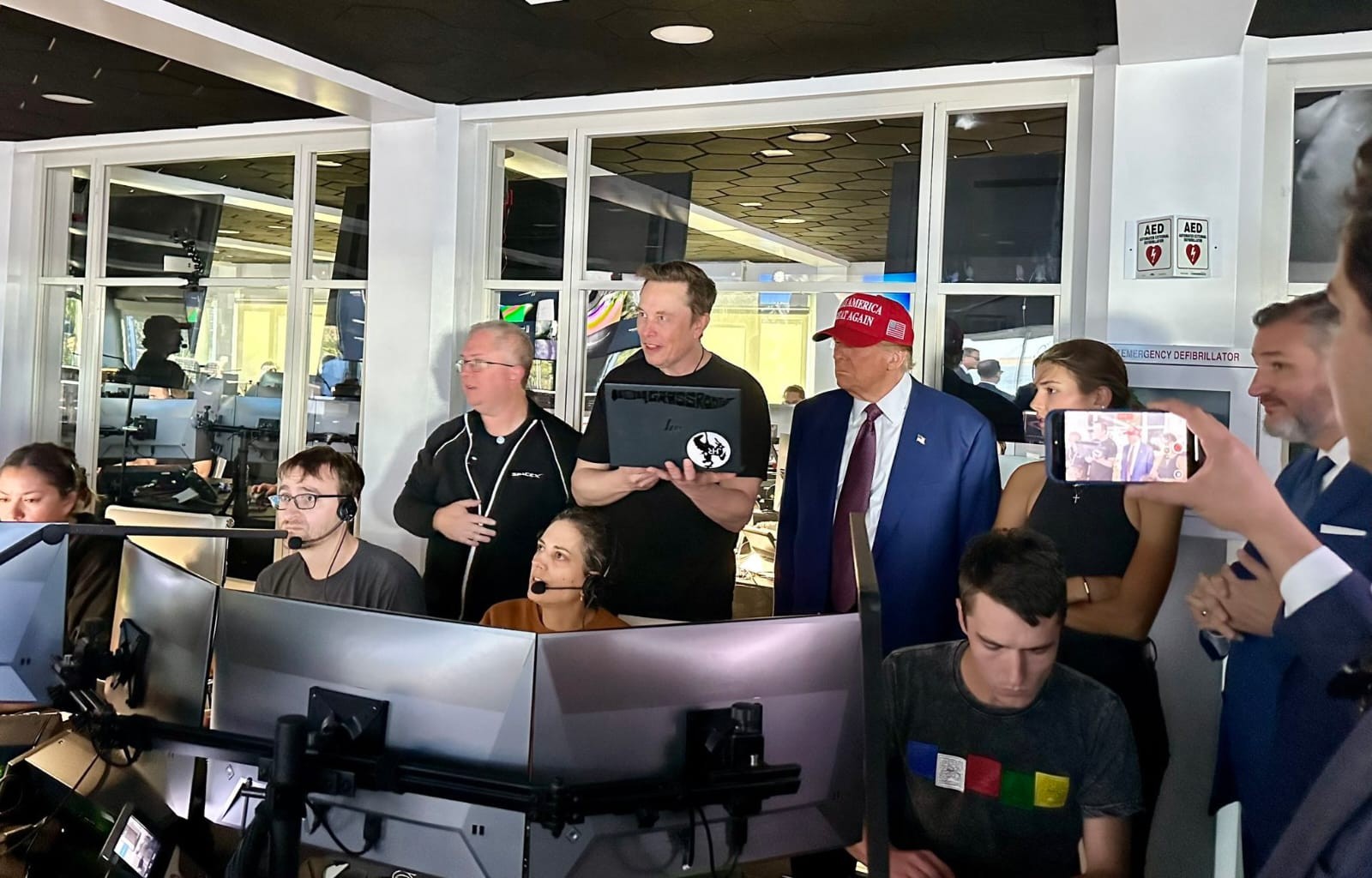 Elon Musk dan Donald Trump Nobar Peluncuran Roket Starship SpaceX. (Foto: MNC Media)