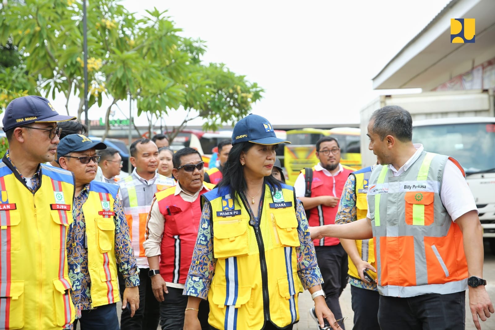 Wakil Menteri Pekerjaan Umum (PU) Diana Kusumastuti memastikan jalan tol tetap berfungsi dengan baik meski diterjang banjir (Kementerian PU)