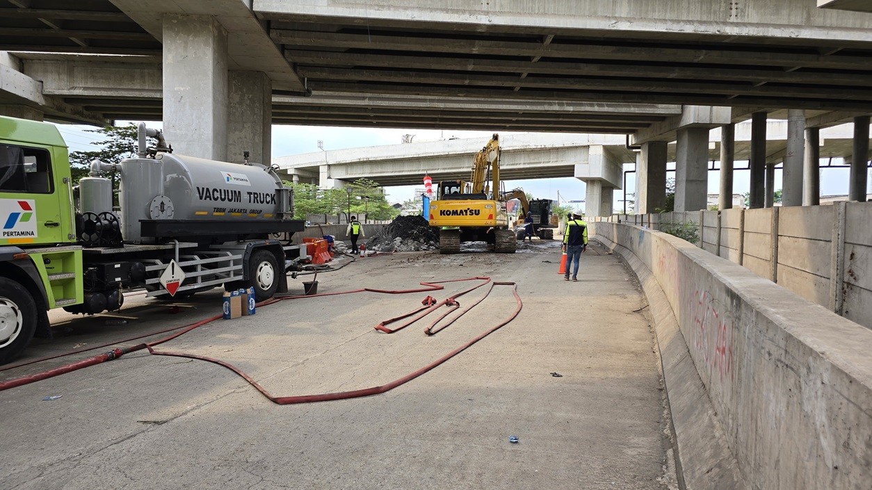 Pipa BBM di Jalan Raya Cakung-Cilincing Bocor, Pertamina Patra Niaga Sigap Lakukan Ini. (Foto Istimewa)