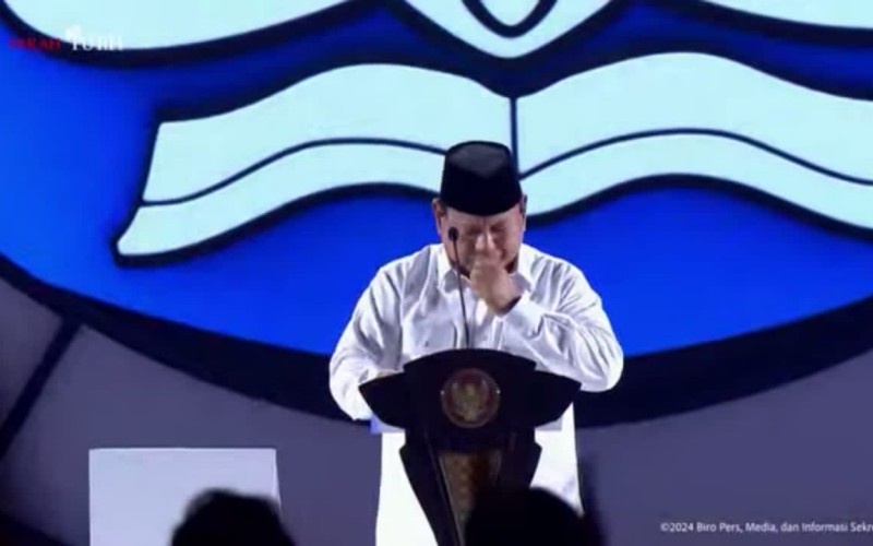 Presiden Prabowo Subianto menangis saat menyampaikan sambutan di acara Puncak Hari Guru Nasional di Velodrome, Jakarta Timur.