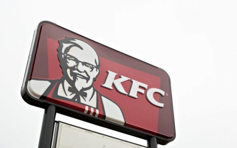 Saham PT Fast Food Indonesia Tbk (FAST) kembali menyentuh ARA untuk kedua kalinya pada perdagangan Kamis (22/5/2025). (Foto: iNews Media Group)