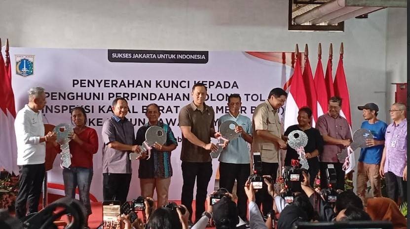 AHY Serahkan Kunci Rusunawa Rawa Buaya ke Warga Eks Kolong Tol. (Foto: Refi Sandi/MNC Media)