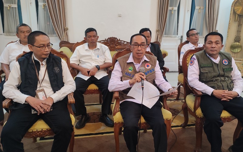 Pemerintah Kabupaten Sukabumi, Jawa Barat, menetapkan status tanggap darurat bencana usai wilayah itu diterjang banjir bandang.