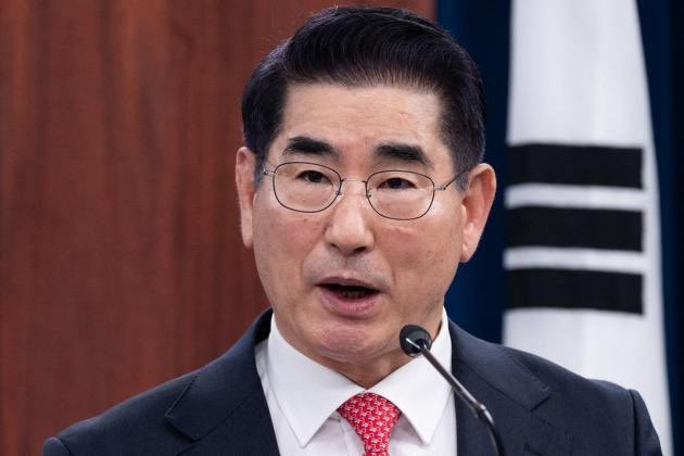 Eks Menhan Korsel Kim Yong-hyun ditangkap kejaksaan. (foto: X/The_Weed_Shop)