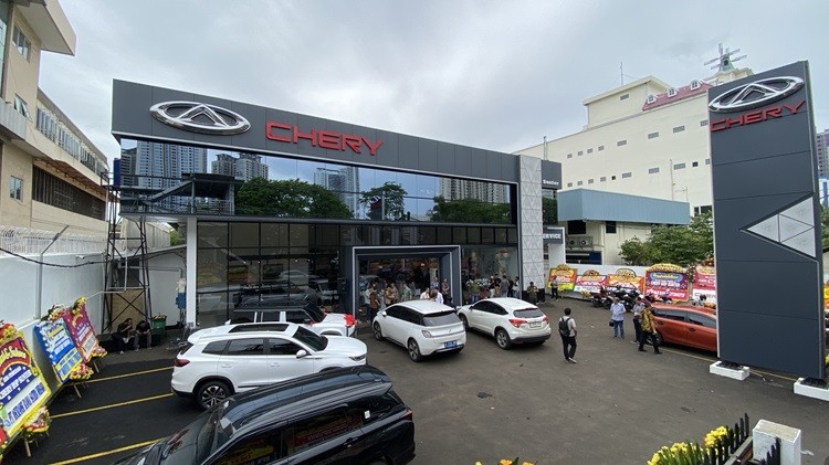 Chery terus memperkuat komitmen penjualan produknya di Jakarta. Terbaru, Chery meresmikan dealer baru di kawasan Sunter Jakarta Utara. (foto: fadli)