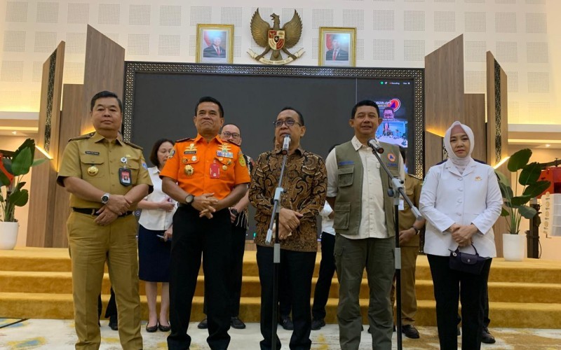 Menko PMK Pratikno akan membangun Pos Komando untuk mengantisipasi banjir di Jabodetabek.