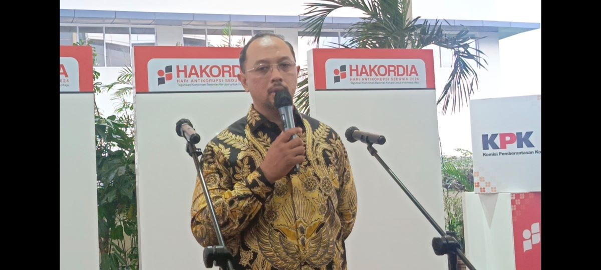 KPK Geledah Sejumlah Kantor Dinas di Pekanbaru. (Foto: Nur Khabibi/MNC Media)