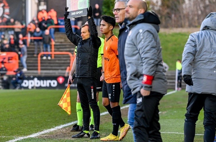 Mantan klub Marselino Ferdinan, KMSK Deinze dinyatakan bangkrut oleh pengadilan. Deinze terlilit utang. (foto: Instagram/Linojr)