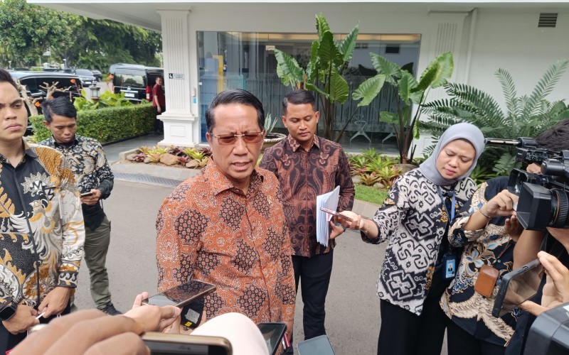 Menteri Hukum Supratman Andi Agtas memaparkan pemberian amnesti warga binaan saat menghadap Presiden Prabowo Subianto di Istana Kepresidenan.