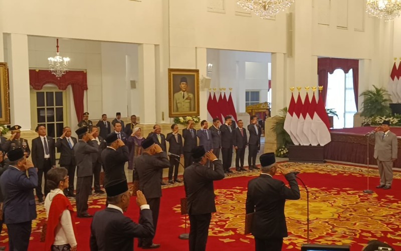 Presiden Prabowo Subianto melantik lima pimpinan dan dewan pengawas KPK periode 2024-2029.