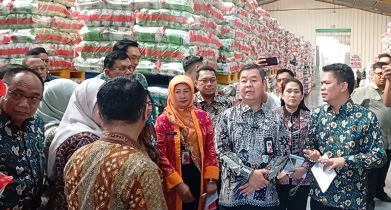 Meski Harga Naik, Pj Gubernur Teguh Pastikan Stok Bahan Pokok Aman Jelang Nataru (foto refi sandi)