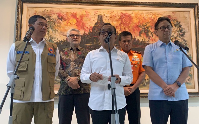 Menteri Koordinator Bidang Pembangunan Manusia dan Kebudayaan (Menko PMK), Pratikno. 