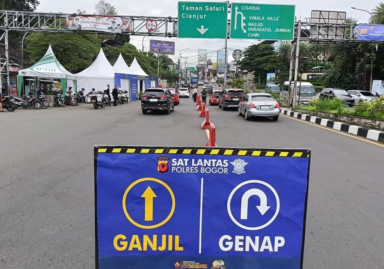 Ganjil Genap di Puncak Bogor Mulai Berlaku, Pelanggar Disuruh Putar Balik (foto putra ramadhani)