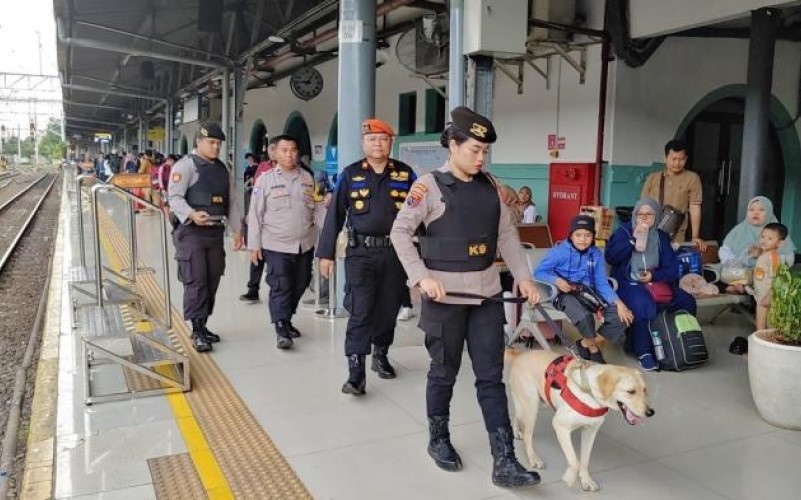 PT Kereta Api Indonesia (Persero) memperketat keamanan selama libur Natal dan Tahun Baru (Nataru). (Foto: Dok. KAI)