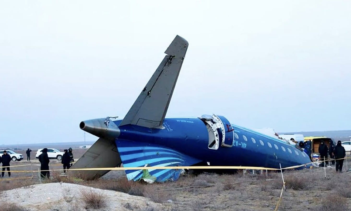 Pesawat Azerbaijan Airlines Jatuh Diduga Tertembak Rudal Rusia. (Foto: MNC Media)