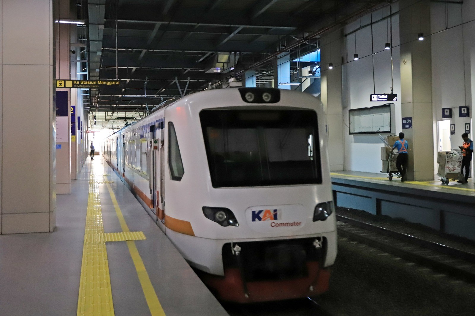 KAI Commuter memberikan harga promo tarif tiket Commuter Line 'SPEKTA' atau spesial tarif akhir tahun. (foto: KAI Commuter)