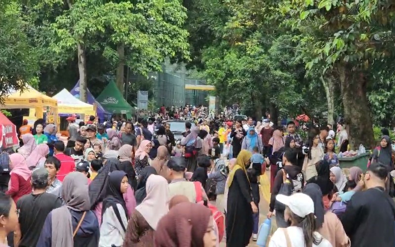 32 Ribu Pengunjung Serbu Ragunan Hari Ini