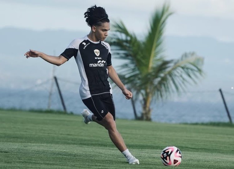 Victor Dethan mengaku mendapatkan banyak pelajaran berharga dari pelatih Timnas Indonesia Shin Tae-yong (foto: Instagram/ victordethan777)