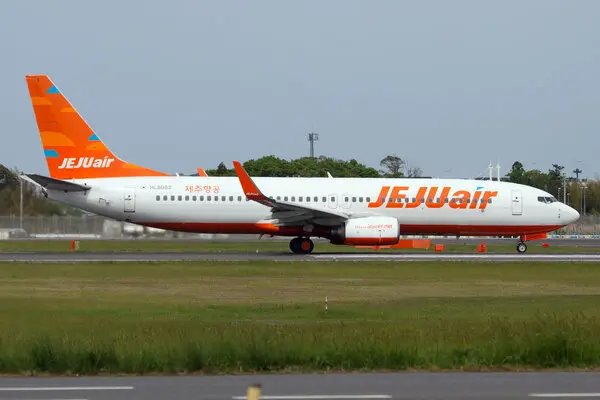 Pesawat Jeju Air kembali mengalami masalah sehari setelah tragedi mengerikan di Bandara Internasional Muan, Korea Selatan (foto: X/@ConflictTR)
