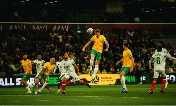 Bek andalan Timnas Australia Harry Soutta mengalami cedera parah saat bermain di klubnya Sheffield United. (foto: Instagram/Harry Soutta)