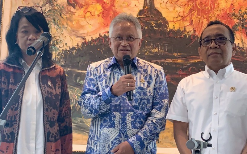 Mendiktisaintek Satryo Soemantri Brodjonegoro memastikan tidak ada pemotongan anggaran berkaitan dengan alokasi beasiswa. (MNC Media)