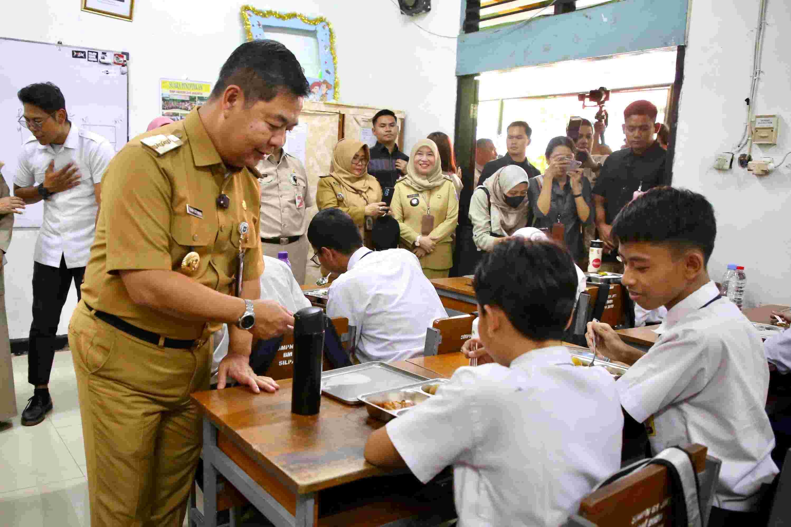 Pj Gubernur DKI Jakarta Janji Berikan Susu Dua Kali Sepekan di Menu Makan Bergizi Gratis. (Foto: Dok. Pemprov DKI Jakarta)