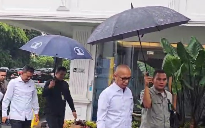 Jaksa Agung Muda, Kepala PPATK dan Plt Kepala BPKP menghadap Presiden Prabowo di Istana. (MNC Media)
