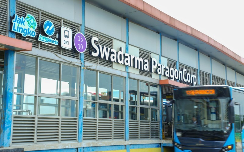 Halte Transjakarta Swadarma berubah nama jadi swadarma Paragon Corp, kini lebih ramah disabilitas.