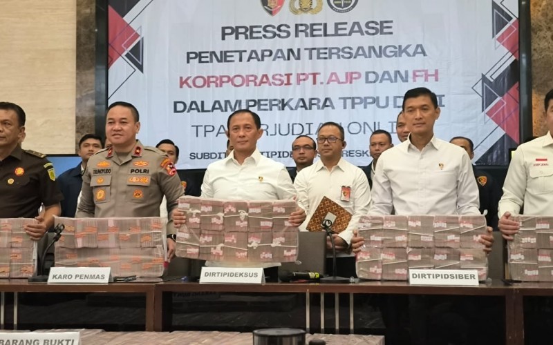 Bareskrim Mabes Polri menetapkan Komisaris PT AJP berinisial FH sebagai tersangka kasus TPPU melalui pembangunan Hotel Aruss Semarang. (Riana Rizkia/MPI)