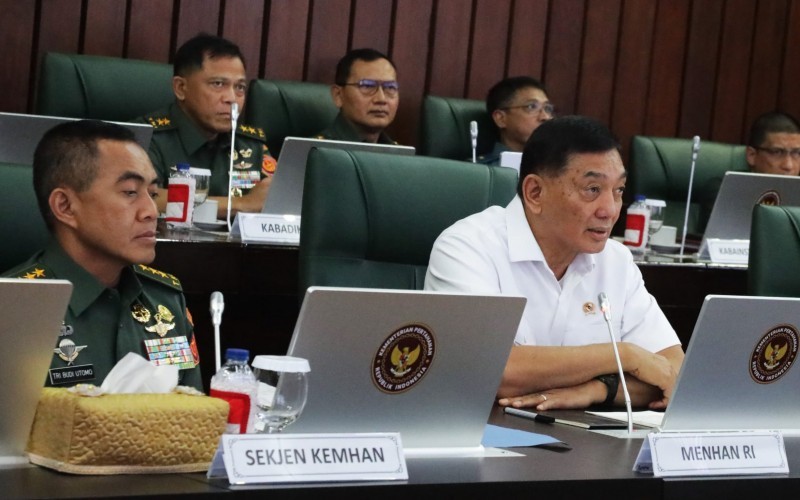 Menhan Sjafrie Sjamsoeddin membahas terkait revitalisasi organisasi, termasuk hal apa saja yang perlu diwaspadai. (Kemenhan)