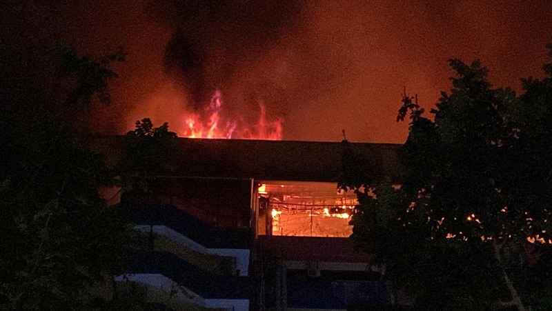 Glodok Plaza Terbakar, Berapa Kerugiannya? (foto mnc media)