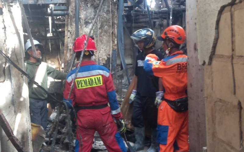 Proses pencarian korban hilang akibat musibah kebakaran Glodok Plaza, Tamansari, Jakarta Barat, dihentikan sementara (BPBD)