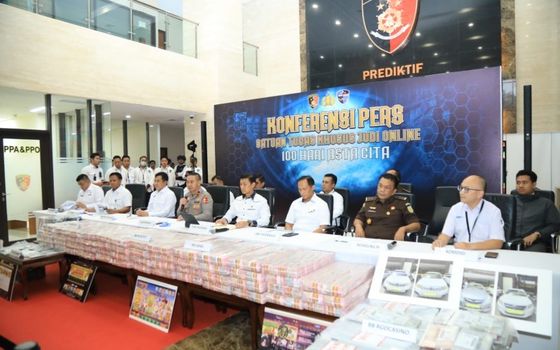 Polisi membongkar kasus judi online sindikat internasional dan menyita Rp61 miliar.