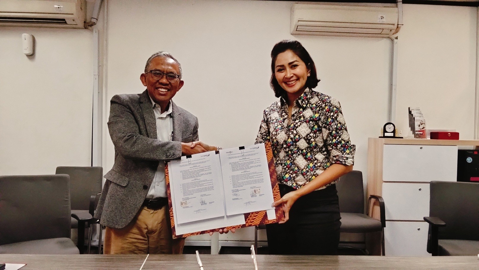 MNC Life Perluas Kerja Sama Layanan Asuransi Jiwa Kredit dengan Bank Jatim (BJTM). (Foto Lukman Hakim/MPI)
