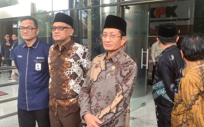 Menag) Nasaruddin Umar mendatangi Kantor Komisi Pemberantasan Korupsi (KPK) Kamis (23/1/2025). (Jonathan Simanjuntak/MPI)