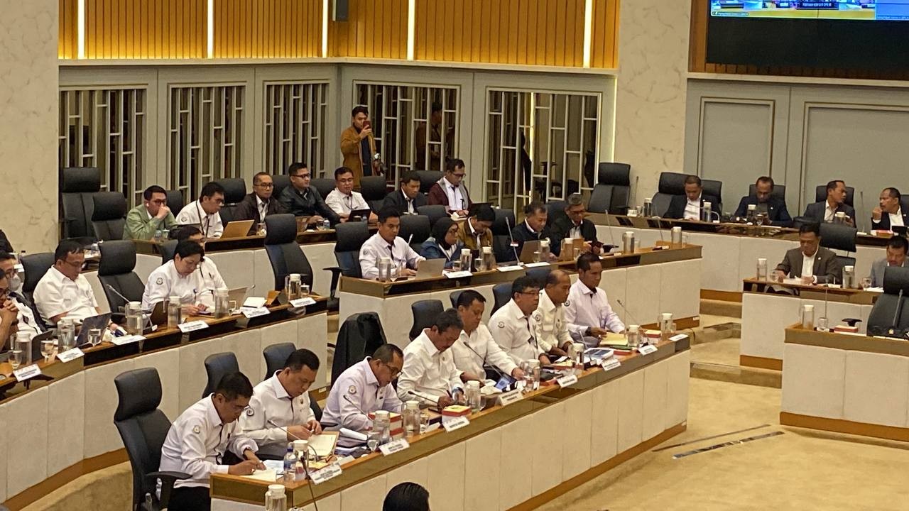 Menteri KP soal Penerbitan SHGB dan SHM Area Pagar Laut Tangerang: Itu Ranahnya Kepala BPN. (Foto Achmad Al Fiqri/MPI)