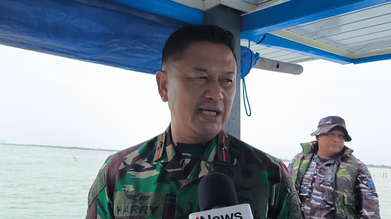 Pagar Laut Tangerang Mulai Dibongkar tapi Terkendala Cuaca dan Gelombang Tinggi. (Foto Riana/MPI)