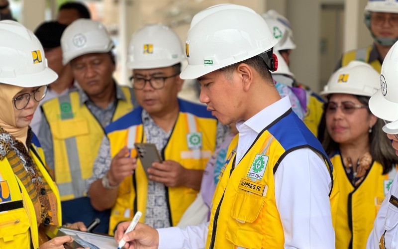 Wapres Gibran Rakabuming meninjau langsung revitalisasi Pasar Anyar, di Kelurahan Sukaasih, Tangerang, Banten.