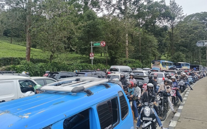 Sebanyak 9 Ribu Kendaraan Masuki Kawasan Wisata Puncak Bogor (FOTO:MNC Media)