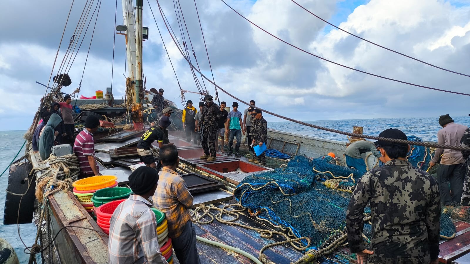 KKP Tangkap Dua Kapal Ikan Ilegal di Laut Aru, Ini Modus Pelanggarannya. (Foto Istimewa)