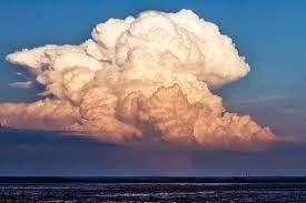 BMKG Minta Industri Penerbangan Waspadai Awan Cumulonimbus hingga 7 Februari 2025. (Foto Istimewa)