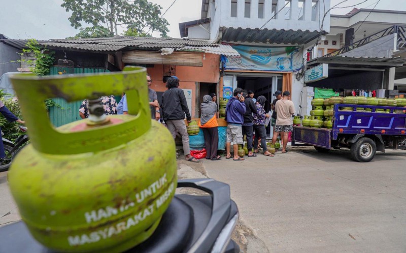 Istana Kepresidenan buka suara mengenai penjualan gas LPG 3 kg kini tidak diecer ke warung (Foto: Aldhi Chandra/MPI)