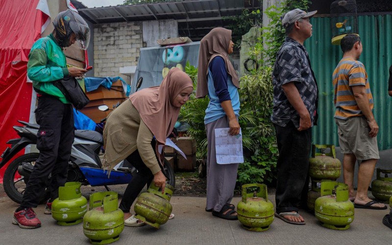 Pedagang warung meminta pemerintah mencabut aturan penjualan gas LPG 3 kg di tingkat eceran